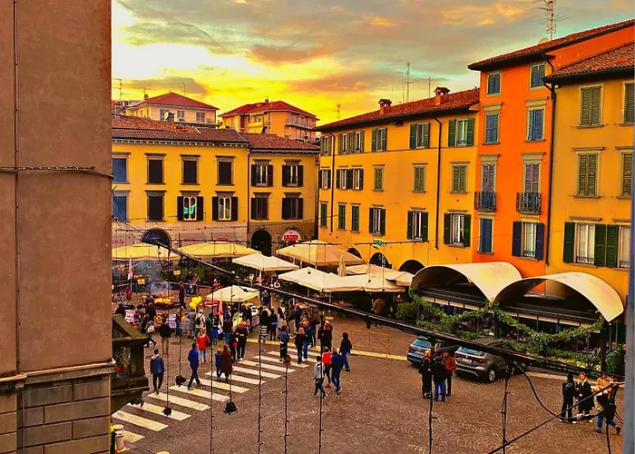 Centro Piazza Pontida - The Italian Escape *